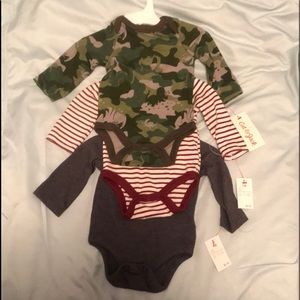 Boys Long Sleeve 3 Pack of Body Suits w/ 3 Snaps